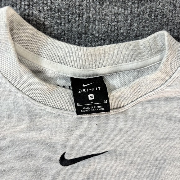 Nike Sweatshirt Womens Medium Gray Dri-FIT Cropped Open Back Training Top - Picture 2 of 3